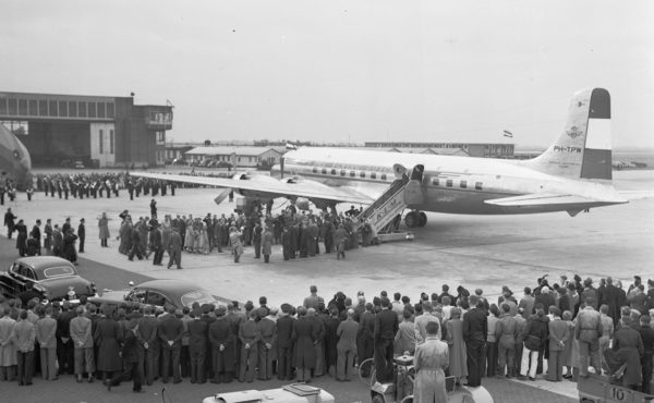 KLM celebra 70 años de volar a México