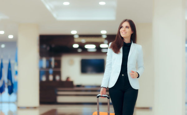 Accor ofrece 4 consejos para mujeres que viajan solas